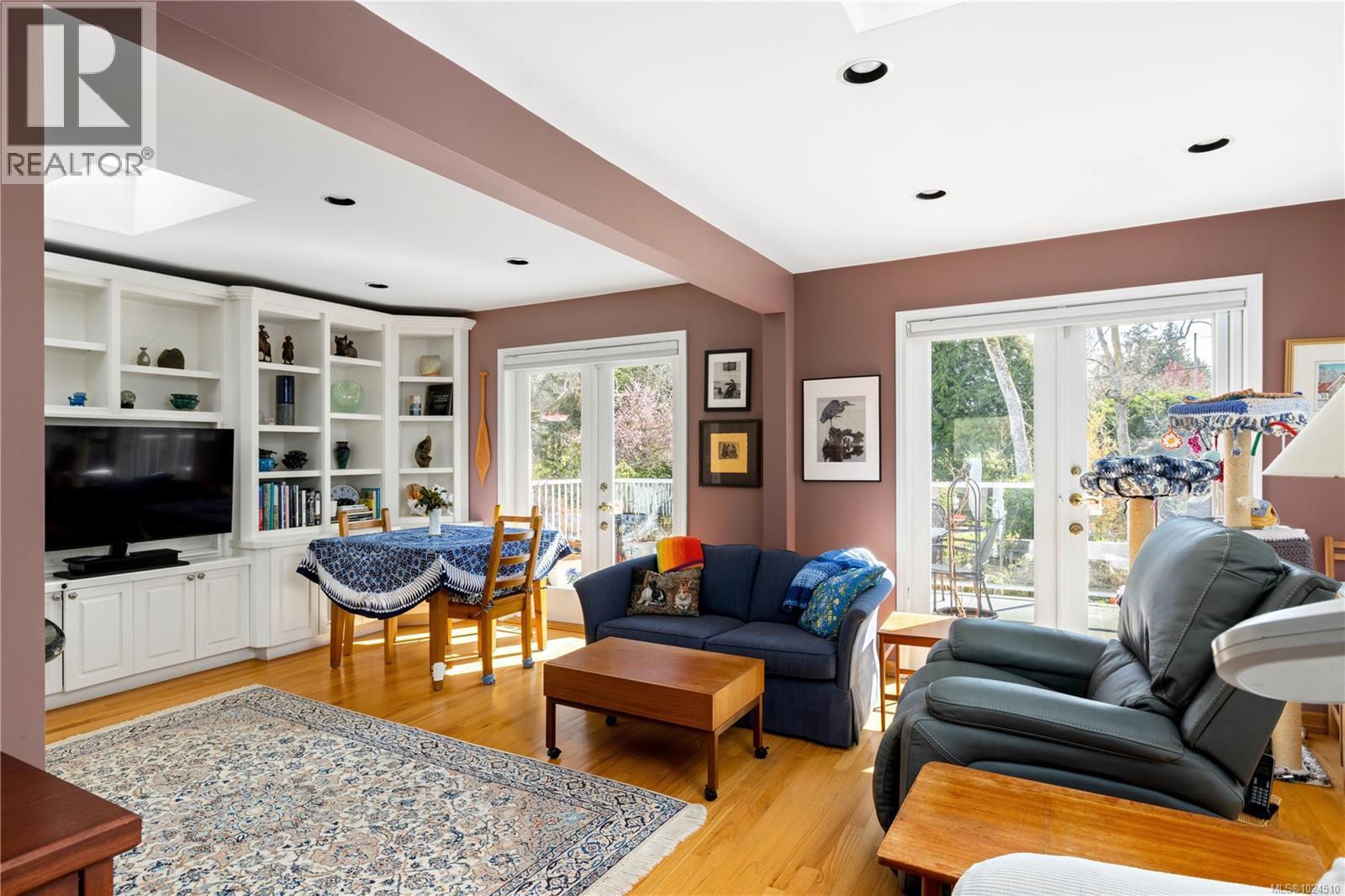  3331 Woodburn Avenue, Oak Bay