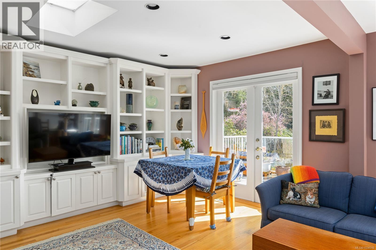  3331 Woodburn Avenue, Oak Bay