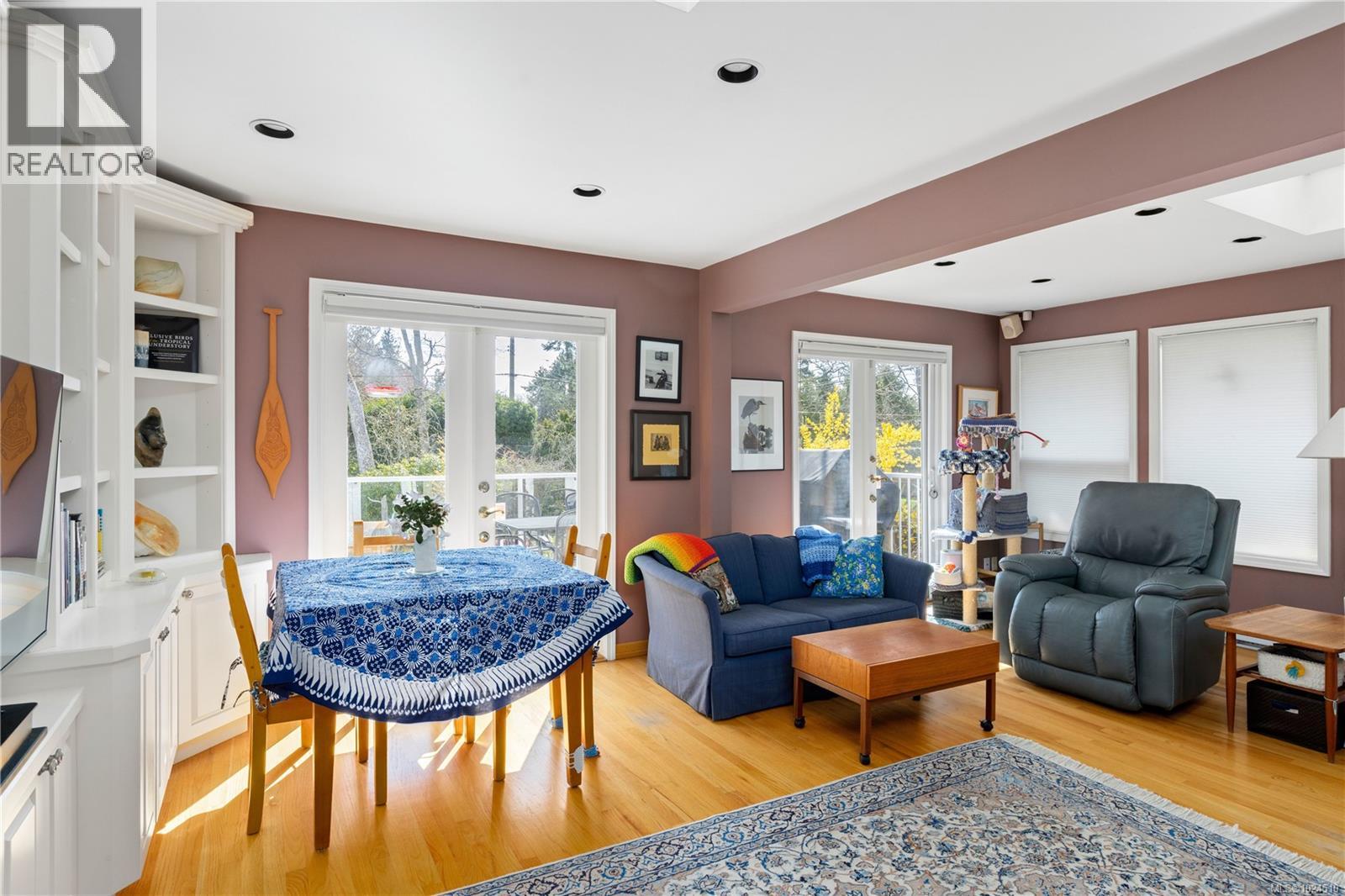  3331 Woodburn Avenue, Oak Bay