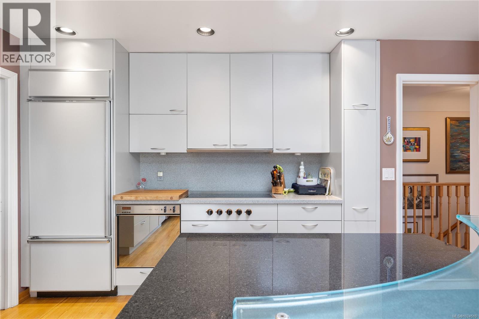  3331 Woodburn Avenue, Oak Bay