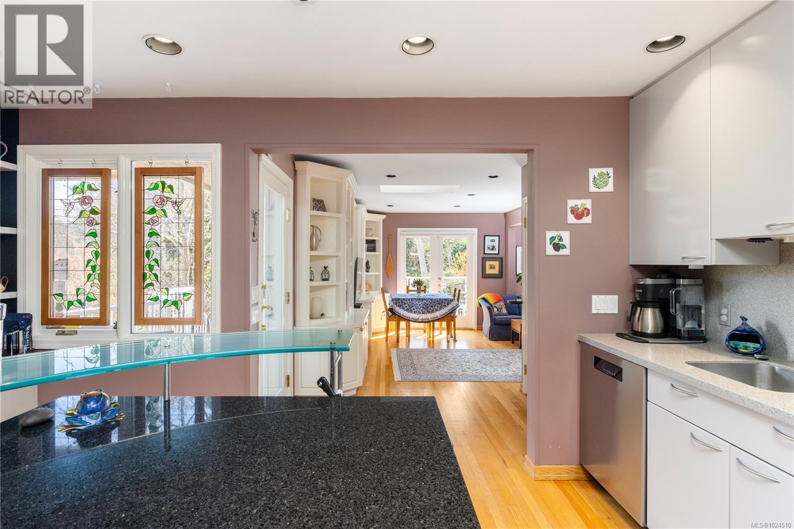  3331 Woodburn Avenue, Oak Bay