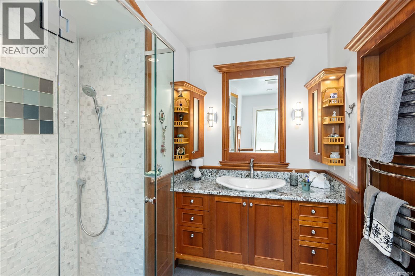  3331 Woodburn Avenue, Oak Bay