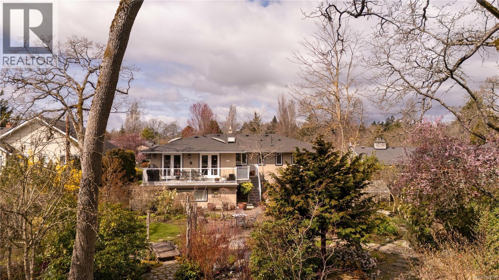  3331 Woodburn Avenue, Oak Bay