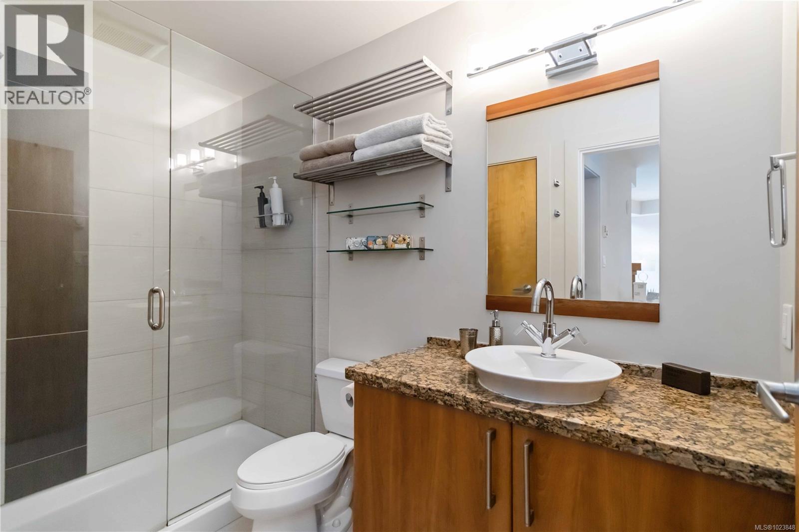 407 2745 Veterans Memorial Pkwy, Langford