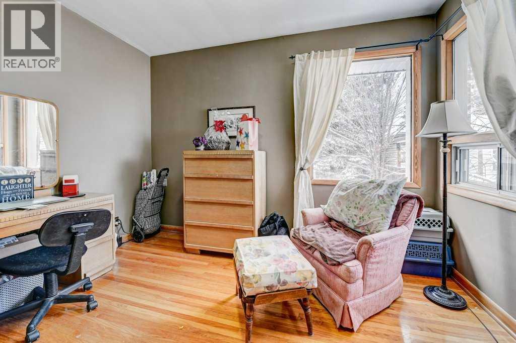 Single Family House Bungalow for Sale in  Russell Road NE Renfrew Calgary 