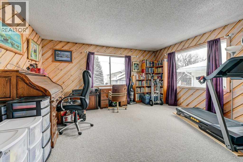 Single Family House Bungalow for Sale in  Russell Road NE Renfrew Calgary 