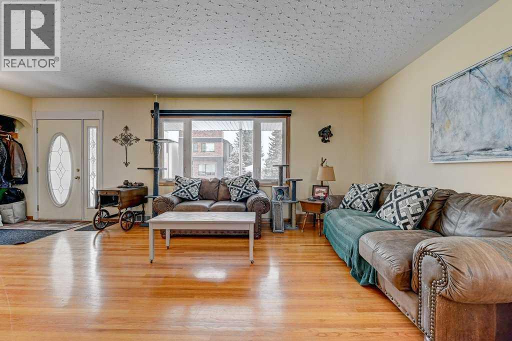 Single Family House Bungalow for Sale in  Russell Road NE Renfrew Calgary 