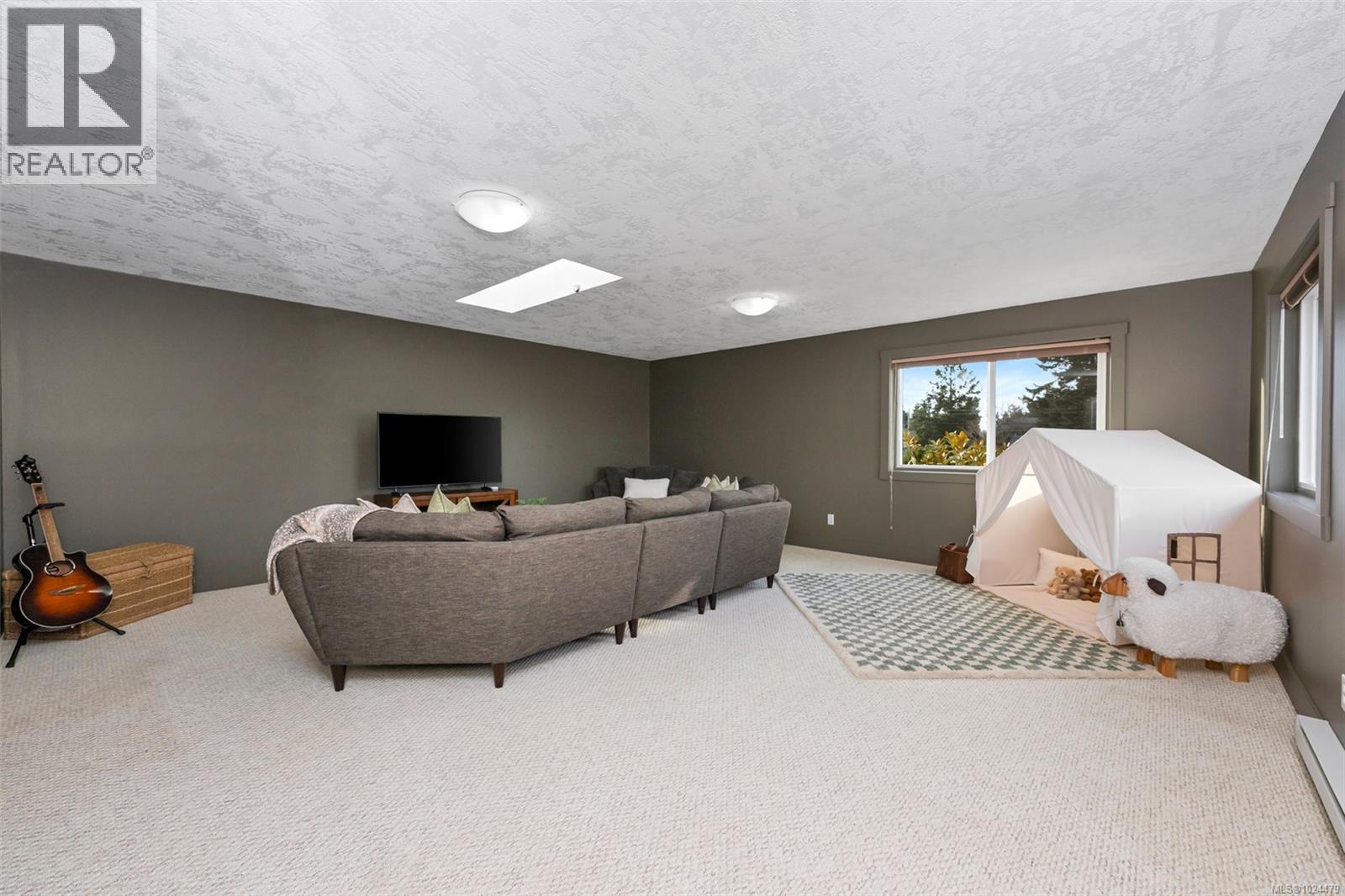 10369 Bowerbank Rd, Sidney