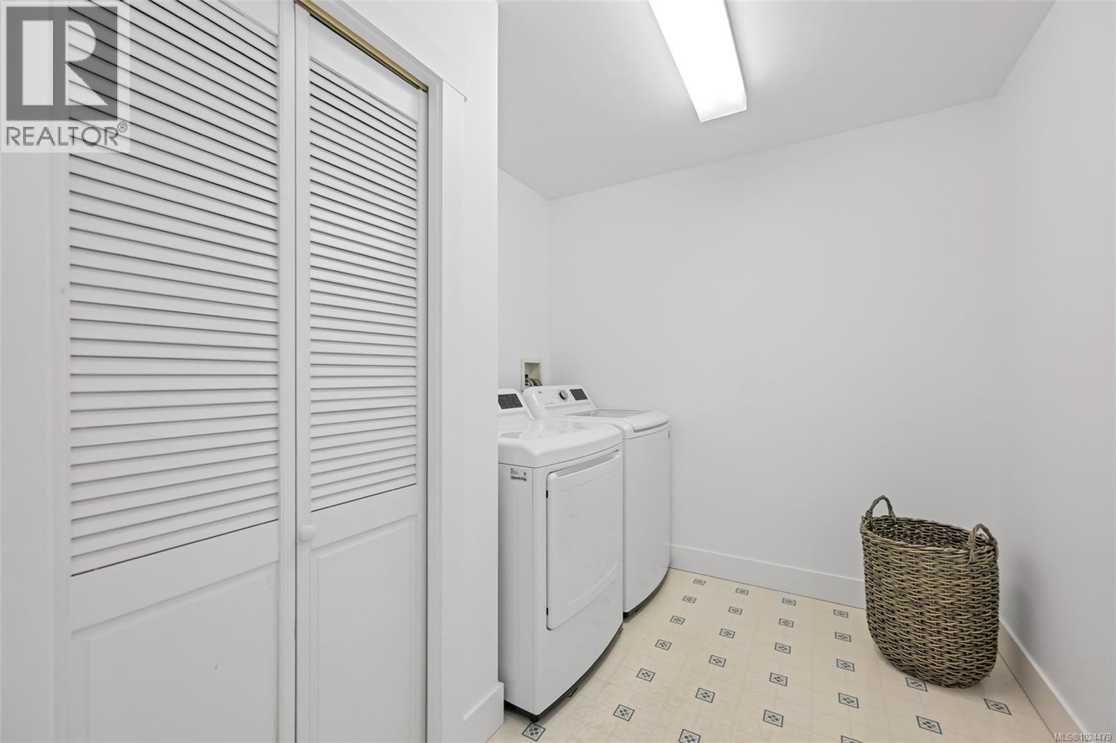 10369 Bowerbank Rd, Sidney