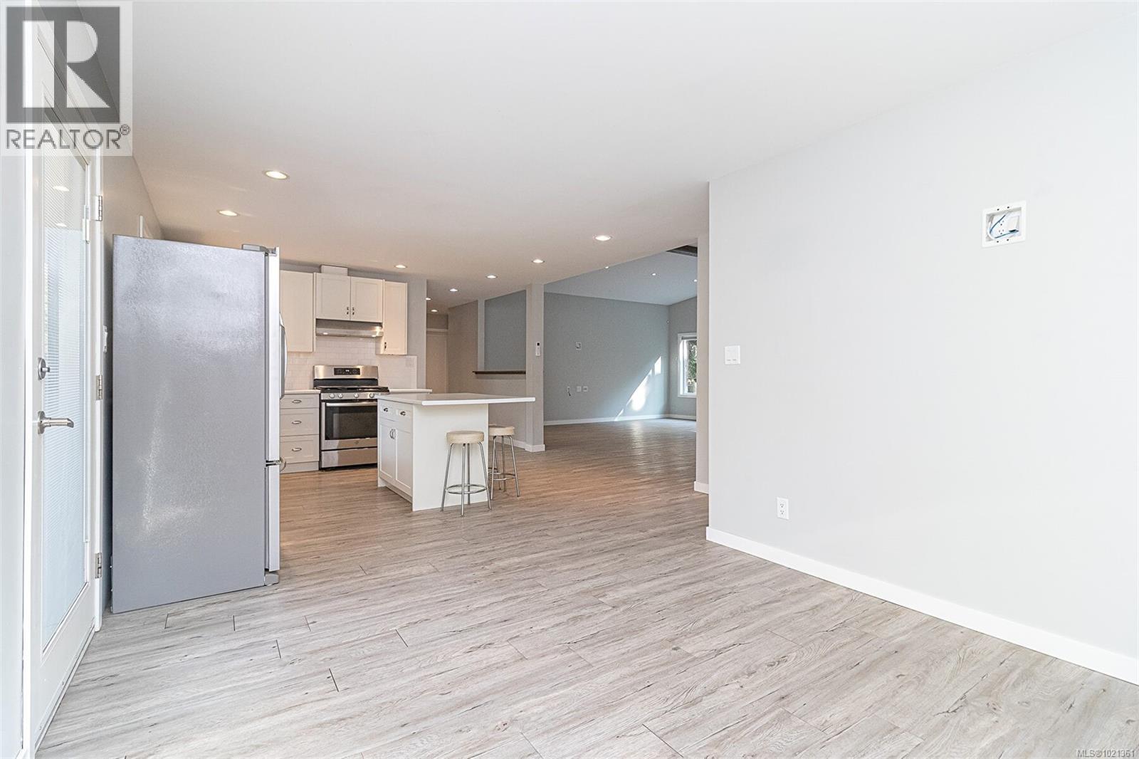  1991 Dean Park Road, North Saanich