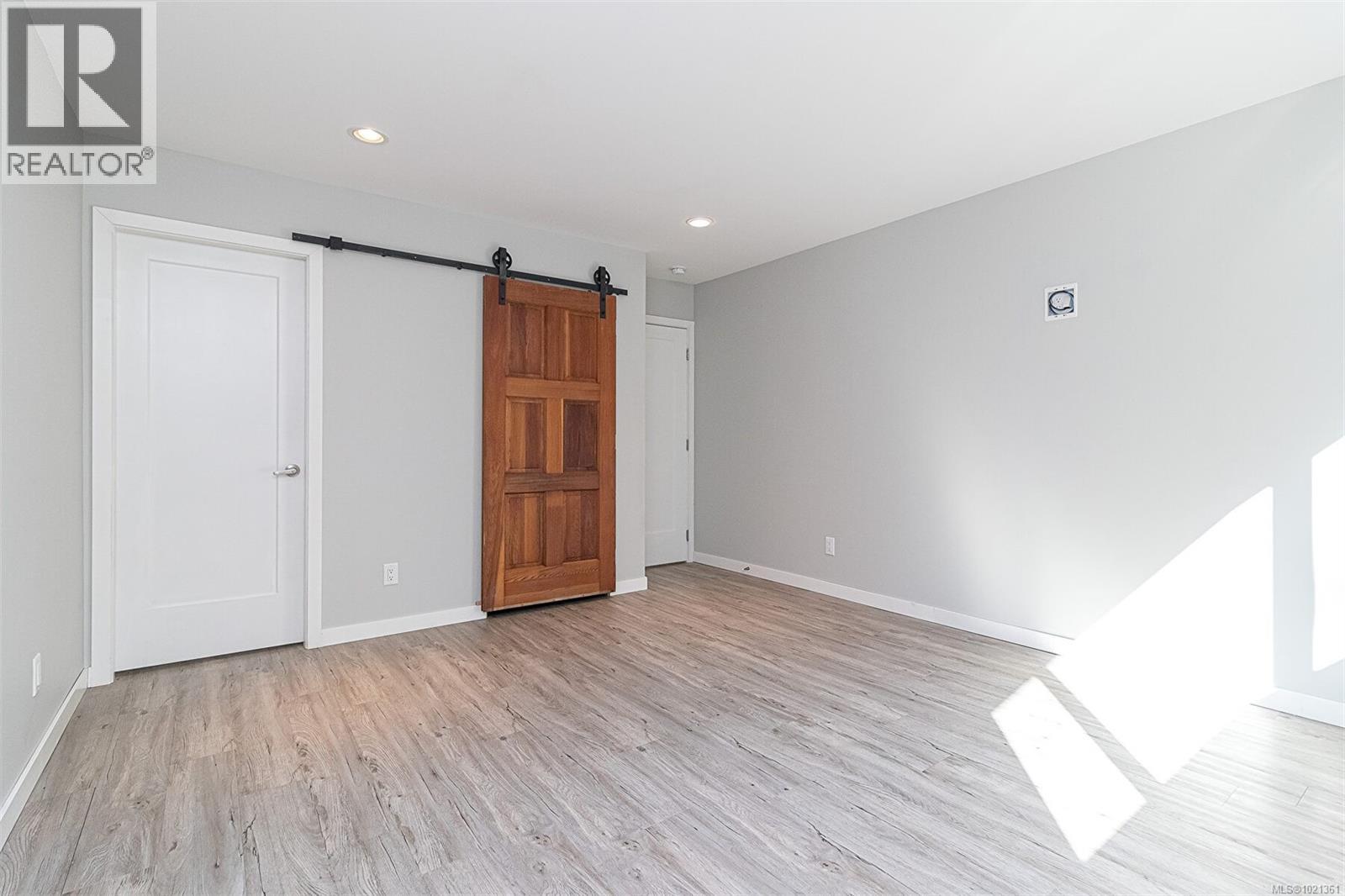  1991 Dean Park Road, North Saanich