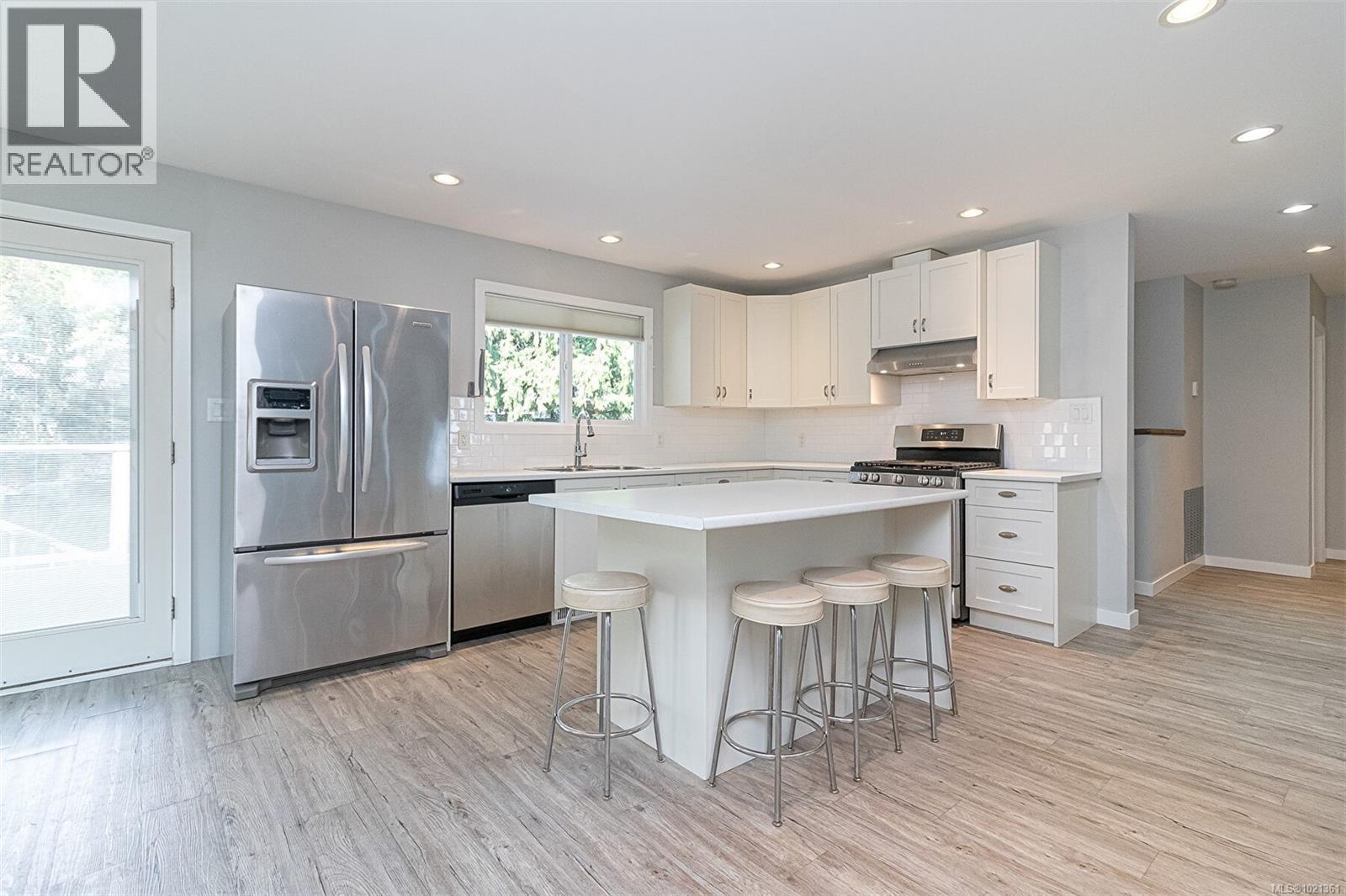  1991 Dean Park Road, North Saanich