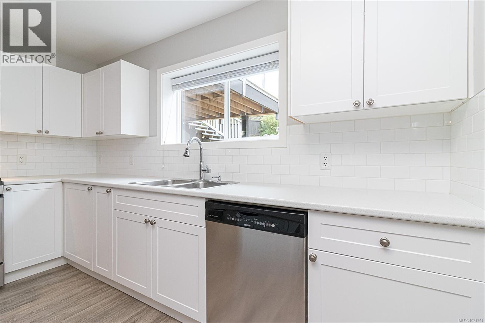  1991 Dean Park Road, North Saanich