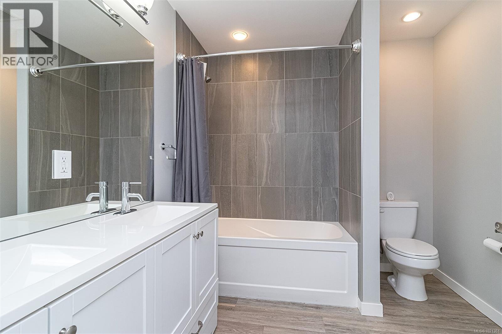  1991 Dean Park Road, North Saanich