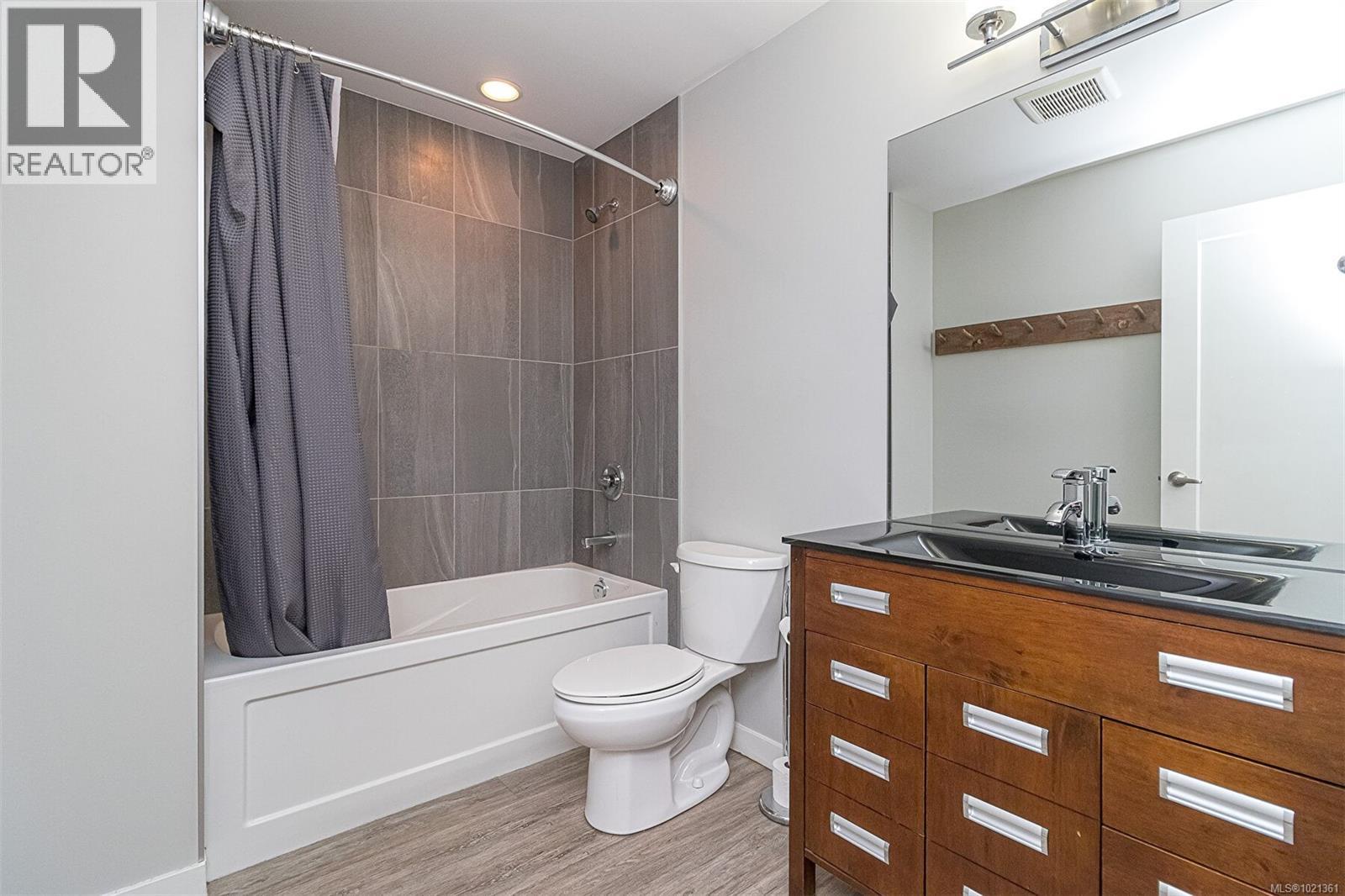  1991 Dean Park Road, North Saanich