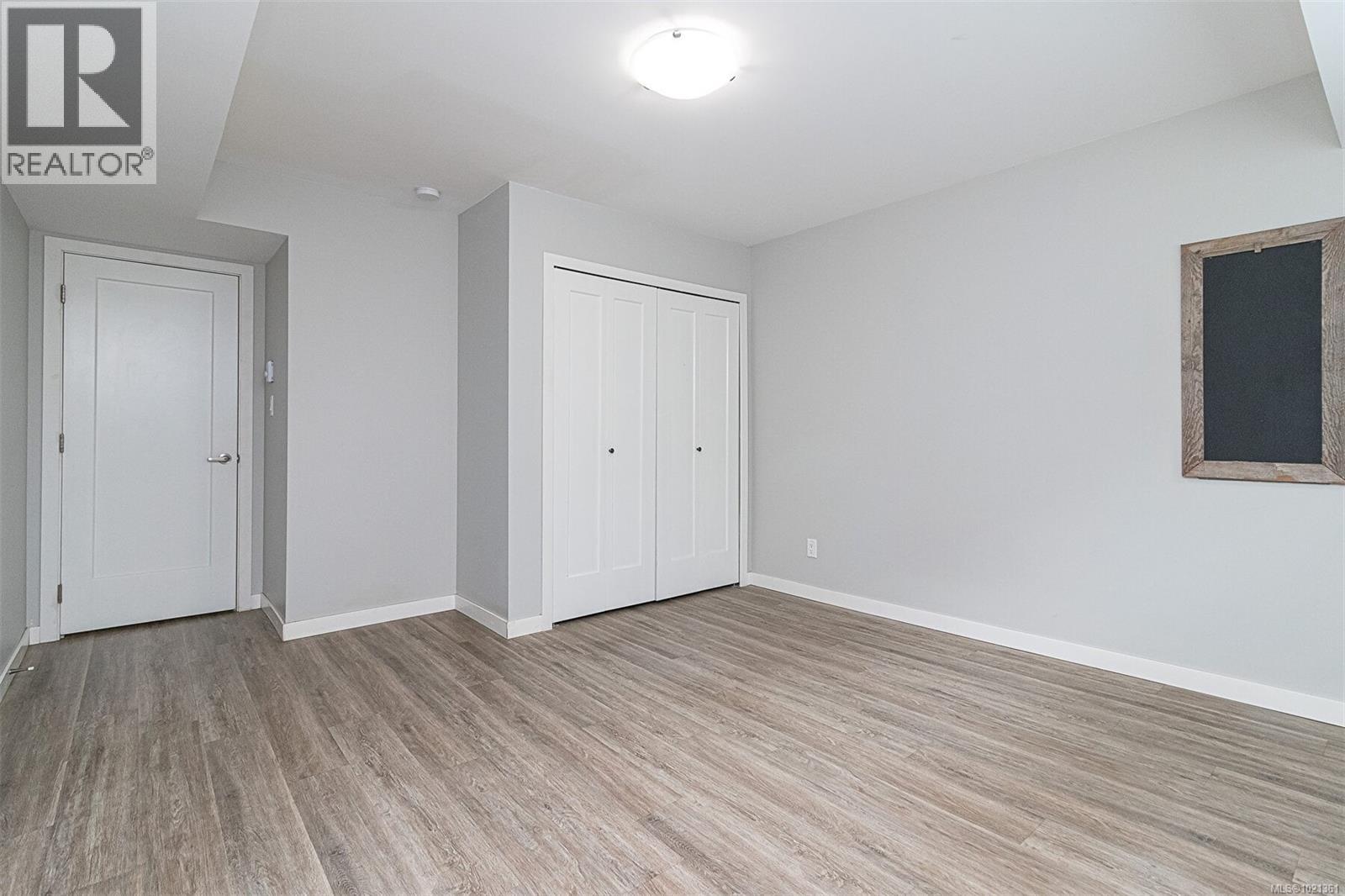  1991 Dean Park Road, North Saanich