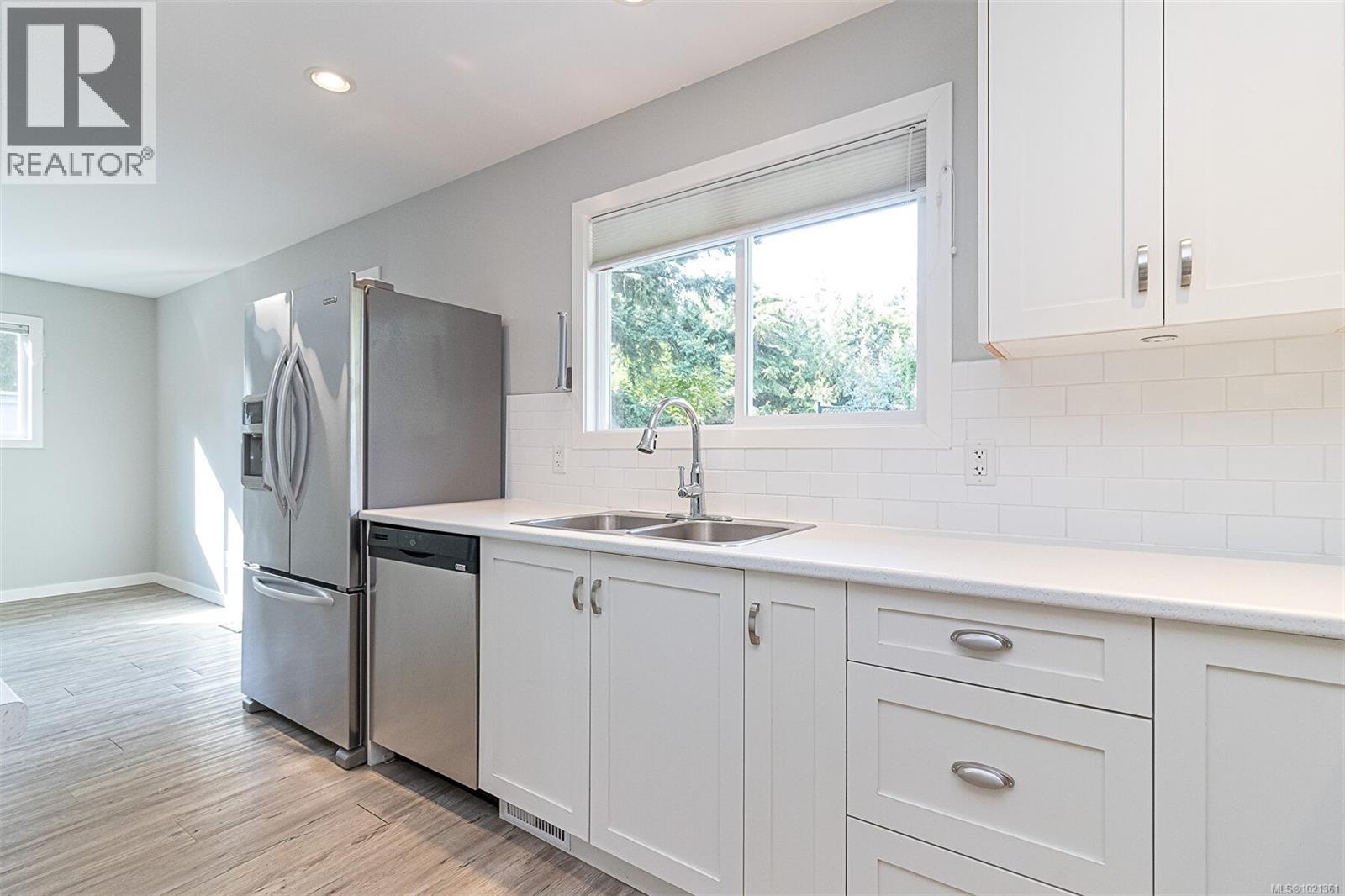  1991 Dean Park Road, North Saanich