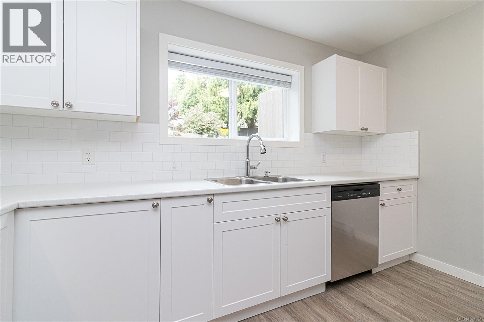  1991 Dean Park Road, North Saanich