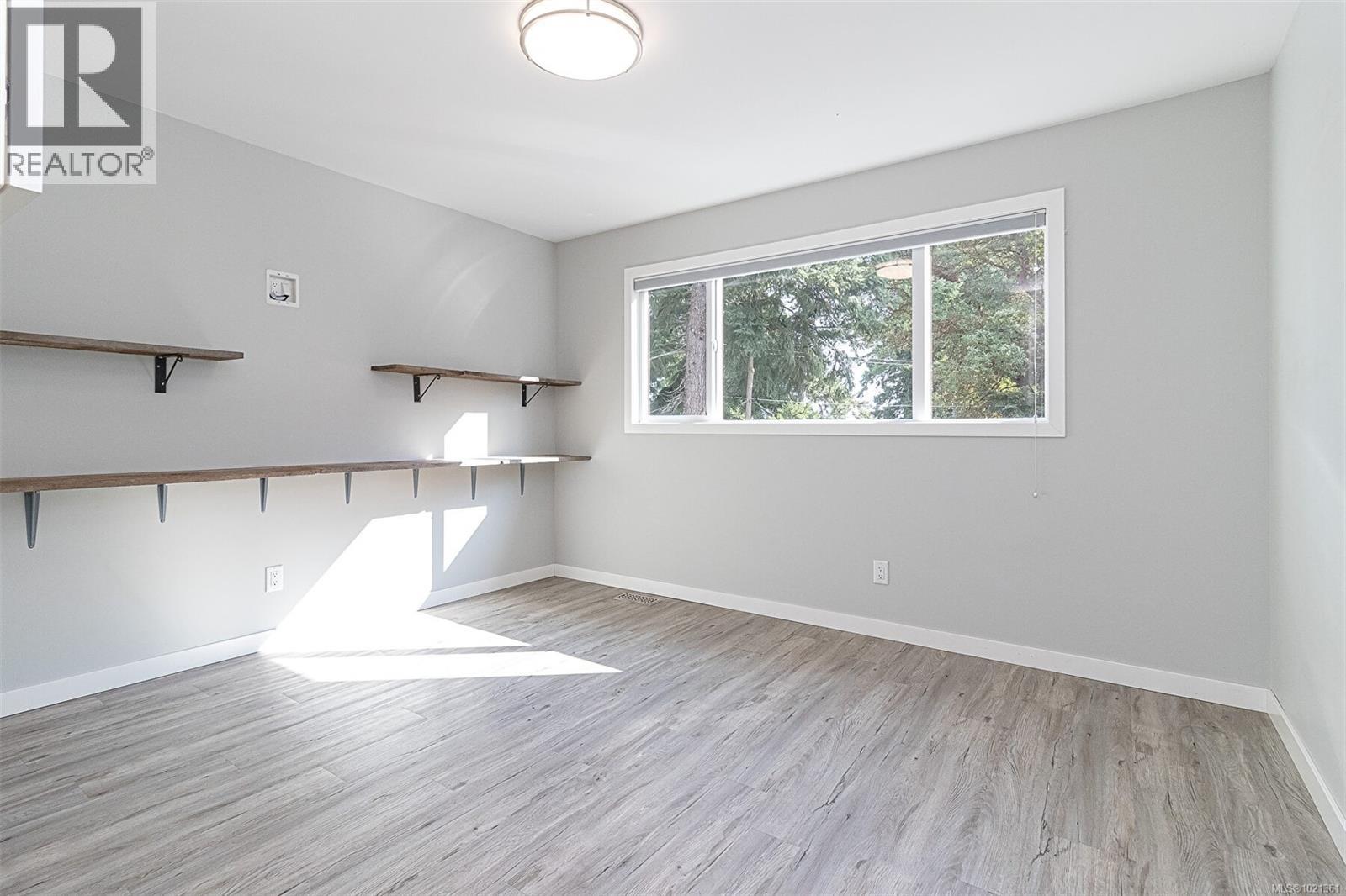  1991 Dean Park Road, North Saanich