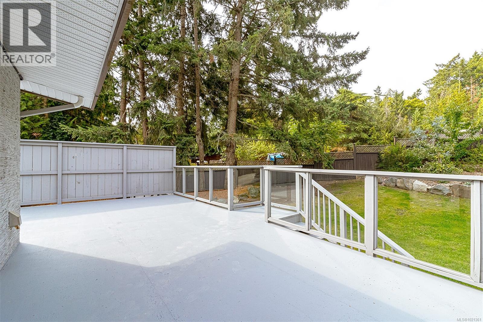  1991 Dean Park Road, North Saanich