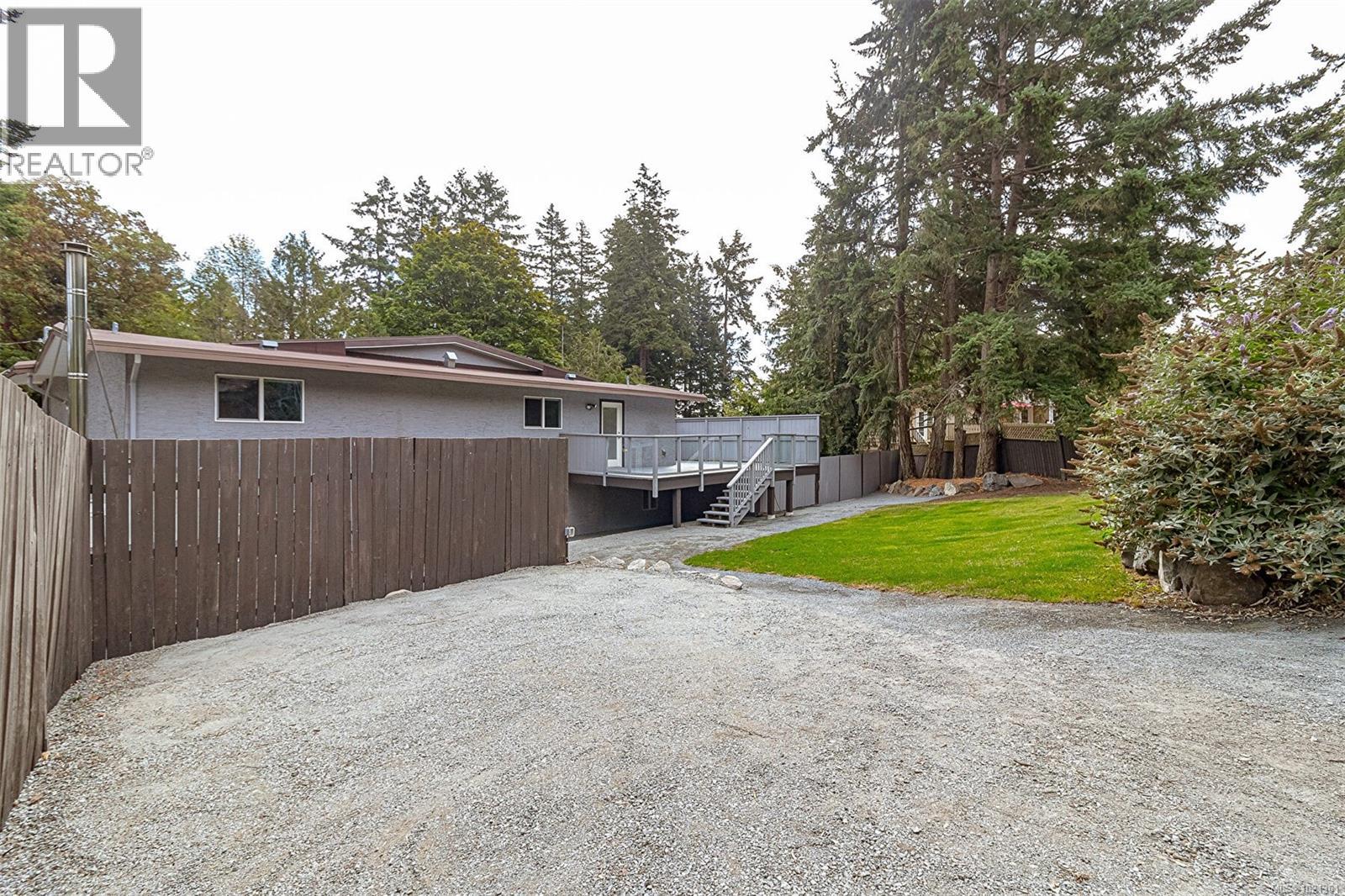  1991 Dean Park Road, North Saanich