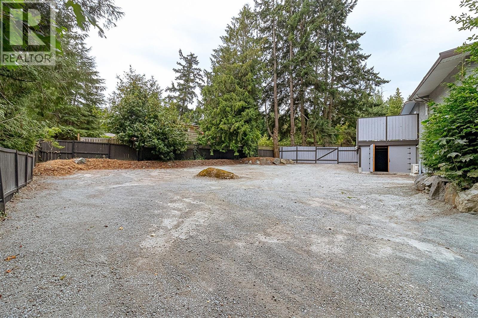  1991 Dean Park Road, North Saanich