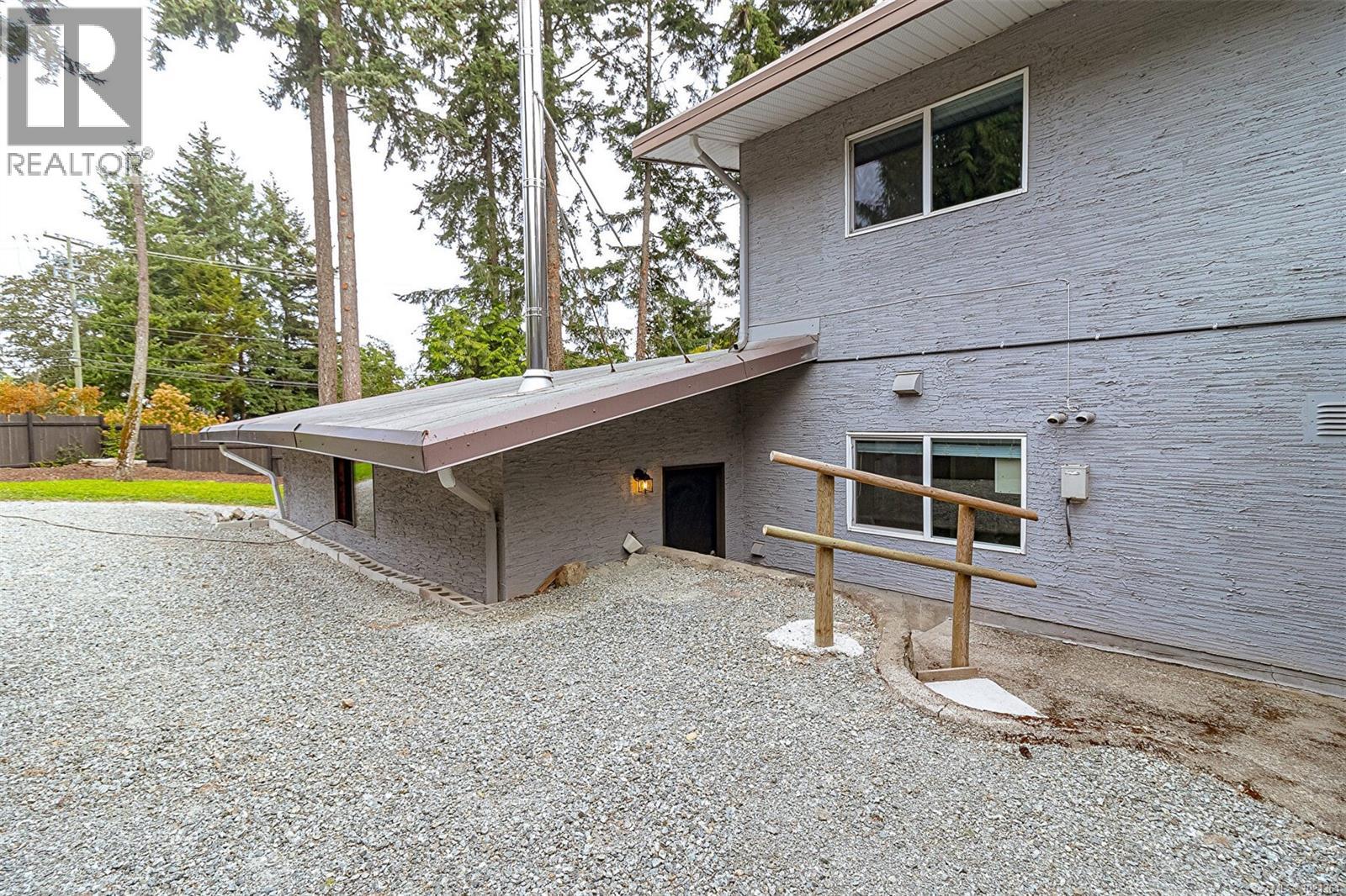  1991 Dean Park Road, North Saanich