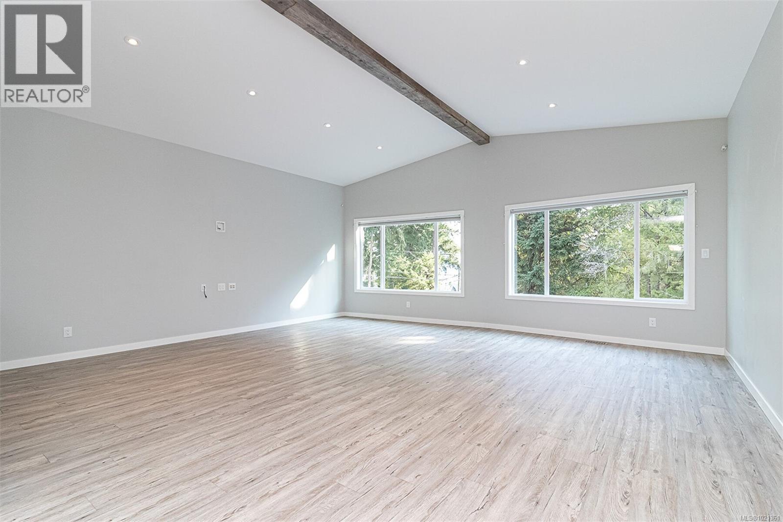  1991 Dean Park Road, North Saanich