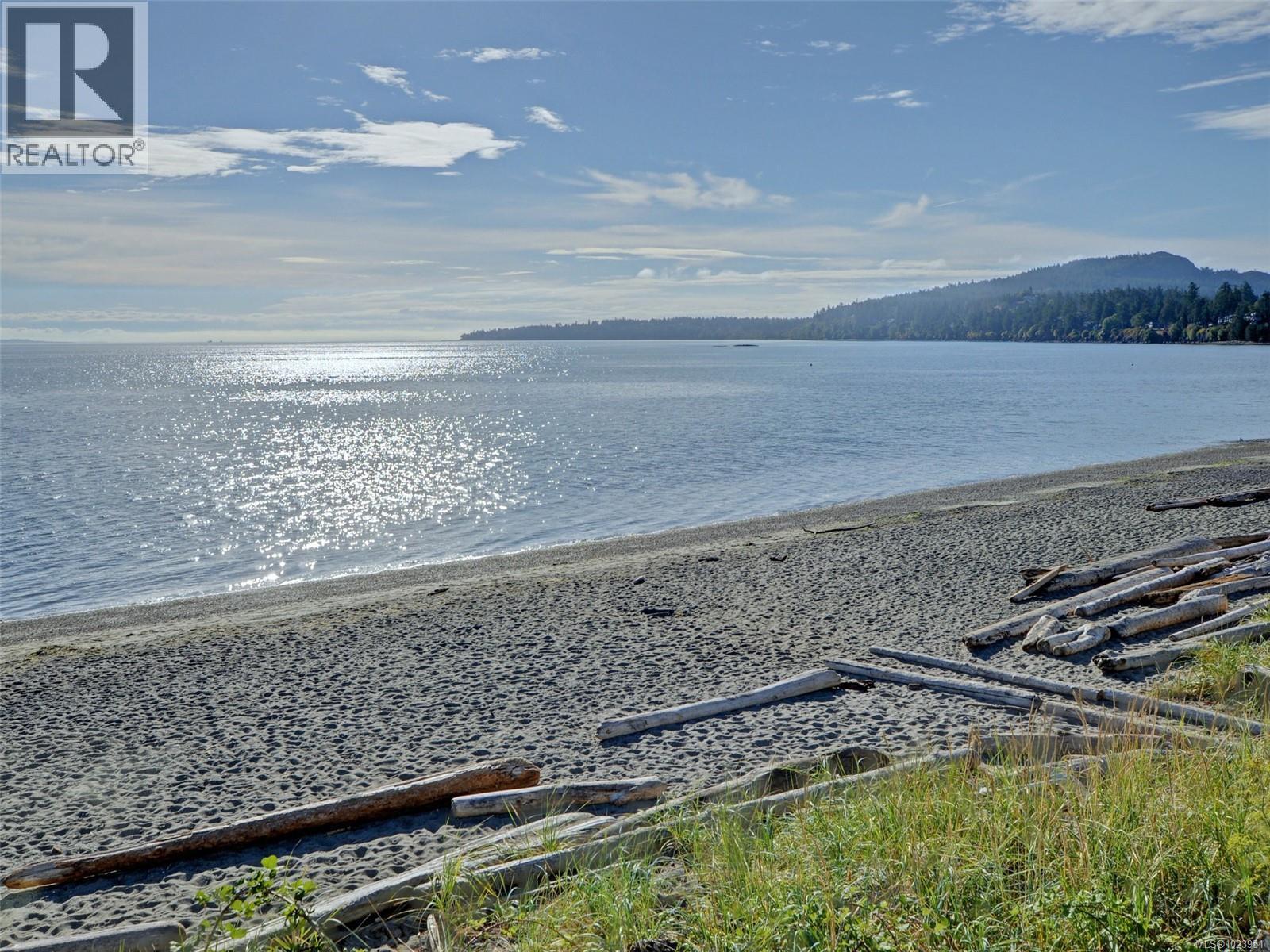  985 Sutcliffe Road, Saanich