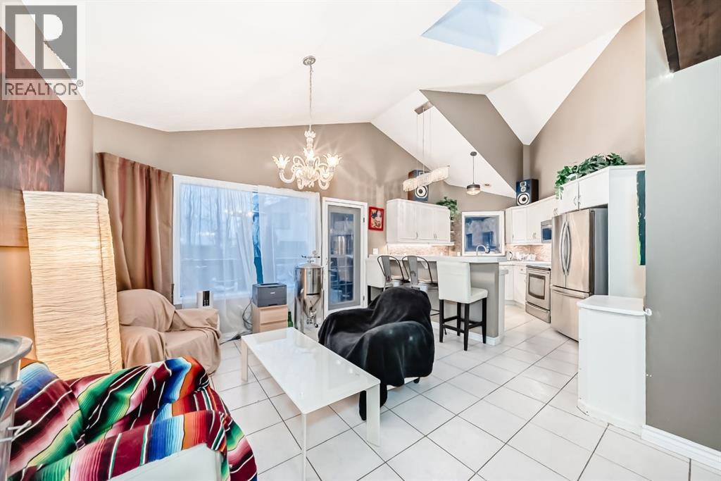 Single Family House Bi-level for Sale in  Edgevalley Drive NW Edgemont Calgary 