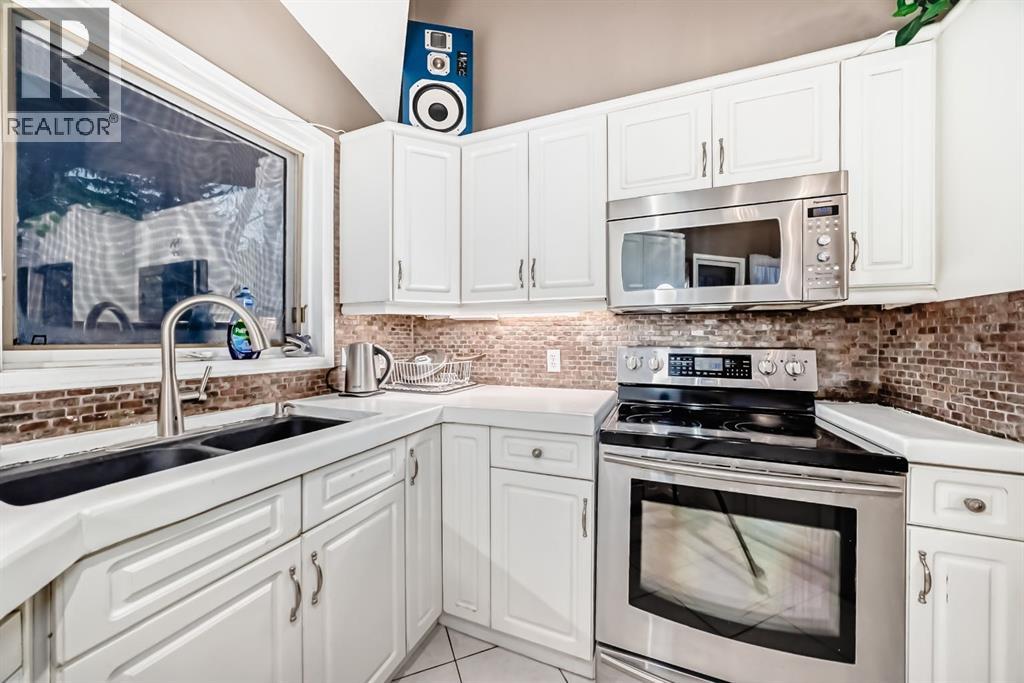 Single Family House Bi-level for Sale in  Edgevalley Drive NW Edgemont Calgary 