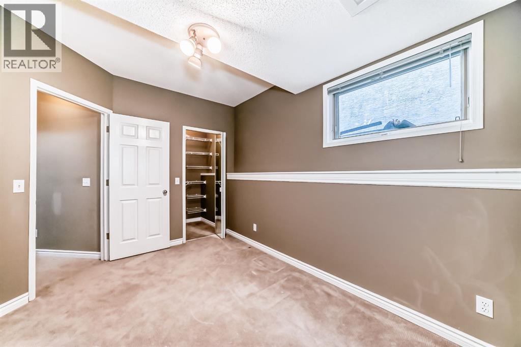 Single Family House Bi-level for Sale in  Edgevalley Drive NW Edgemont Calgary 