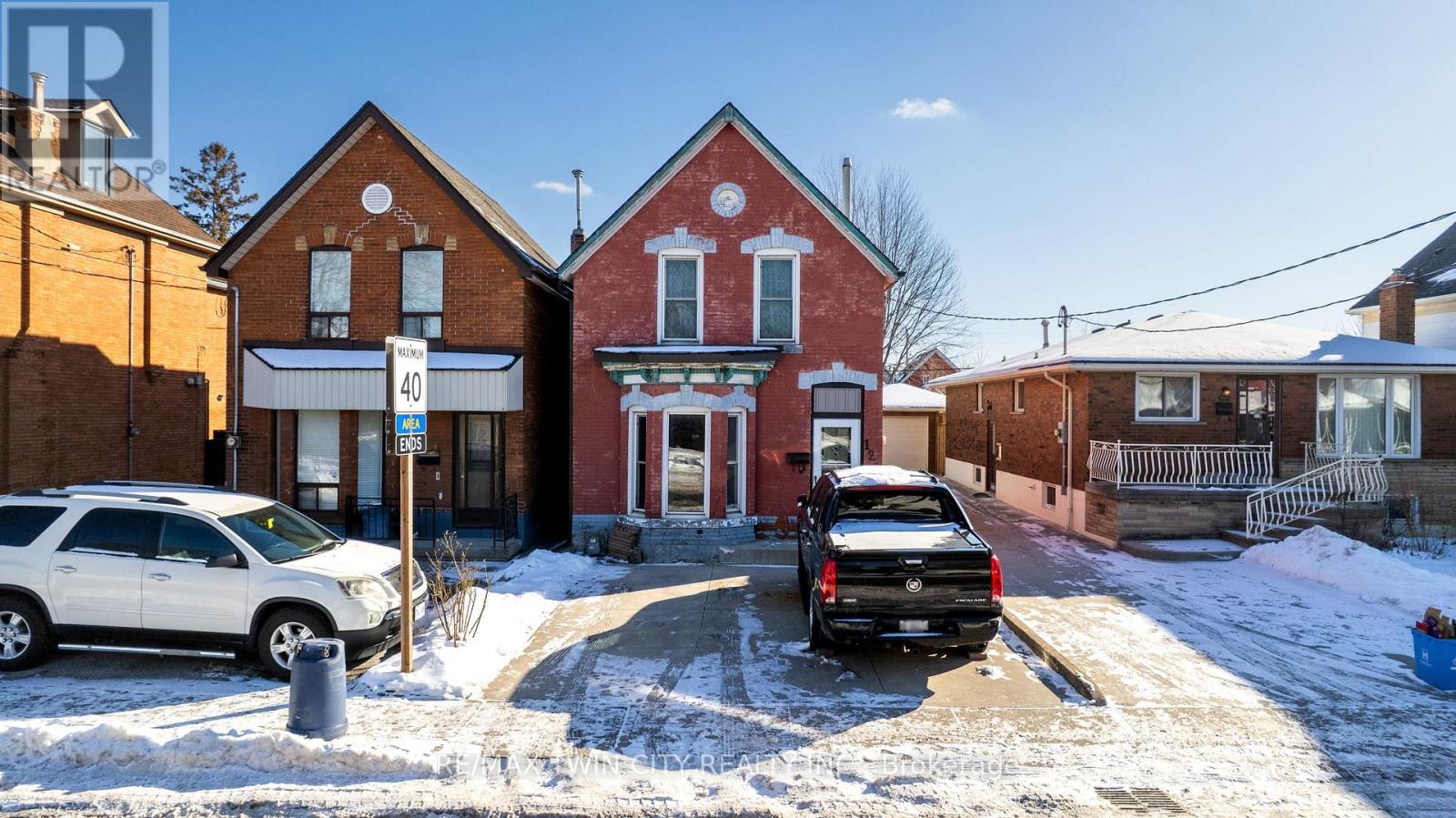 126 TISDALE STREET N - 1