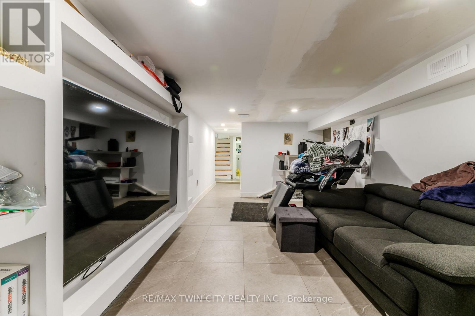 126 TISDALE STREET N - 14