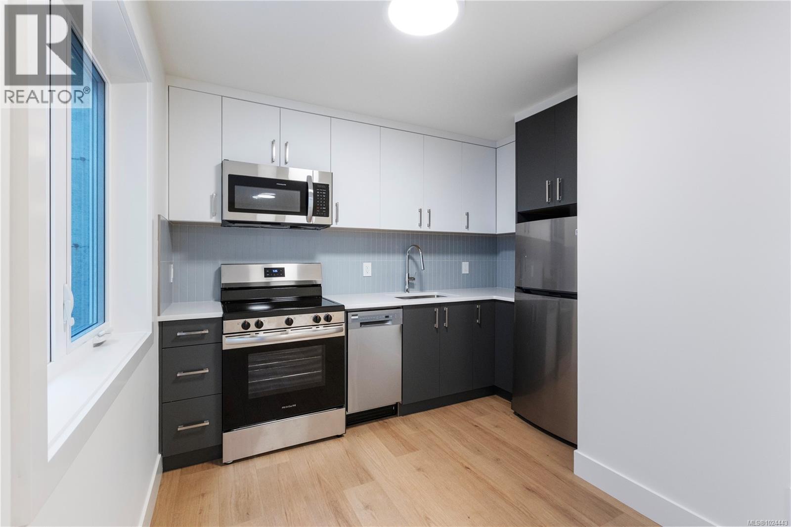 220 KAMLOOPS AVE - 32