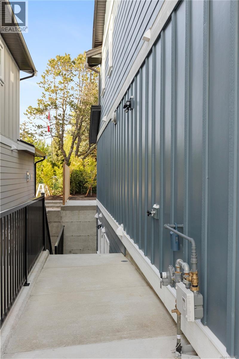 220 KAMLOOPS AVE - 33