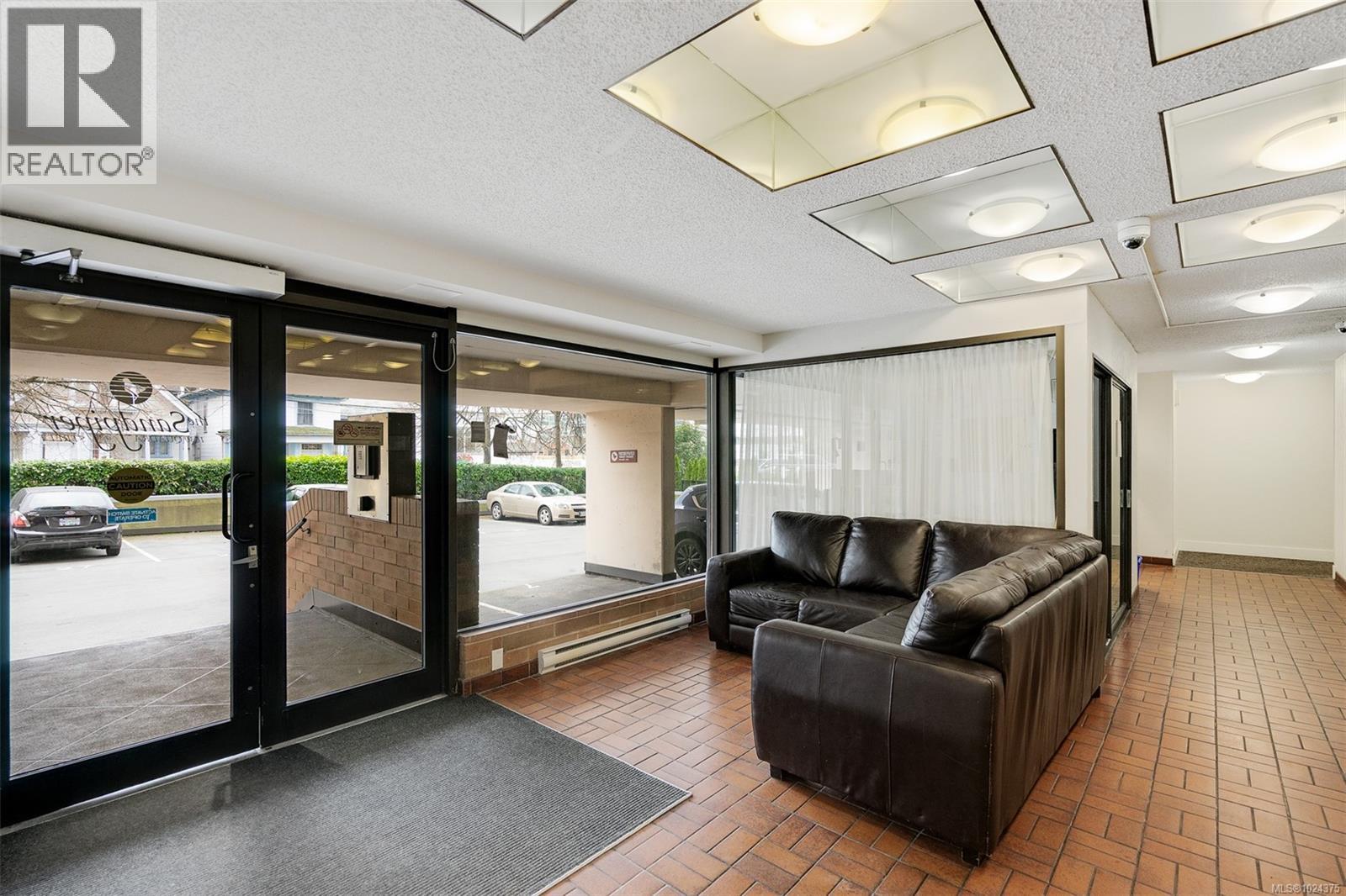 401 1630 Quadra St, Victoria