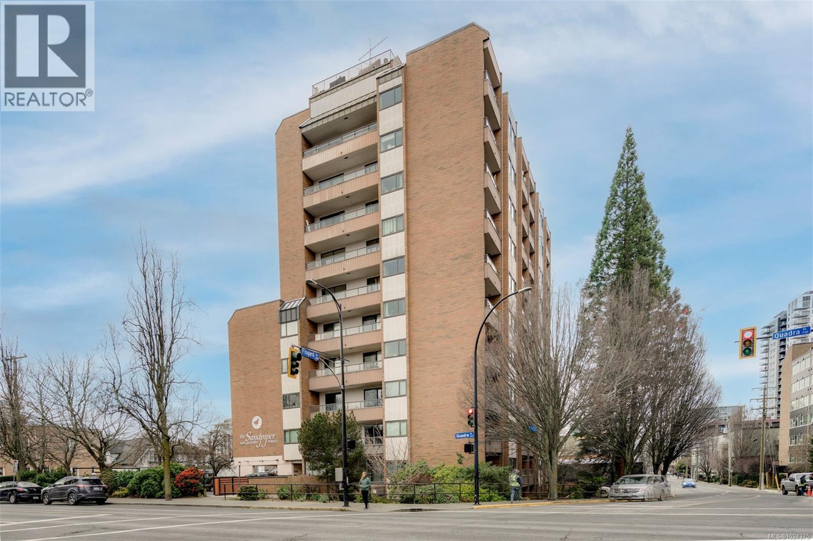 401 1630 Quadra St, Victoria