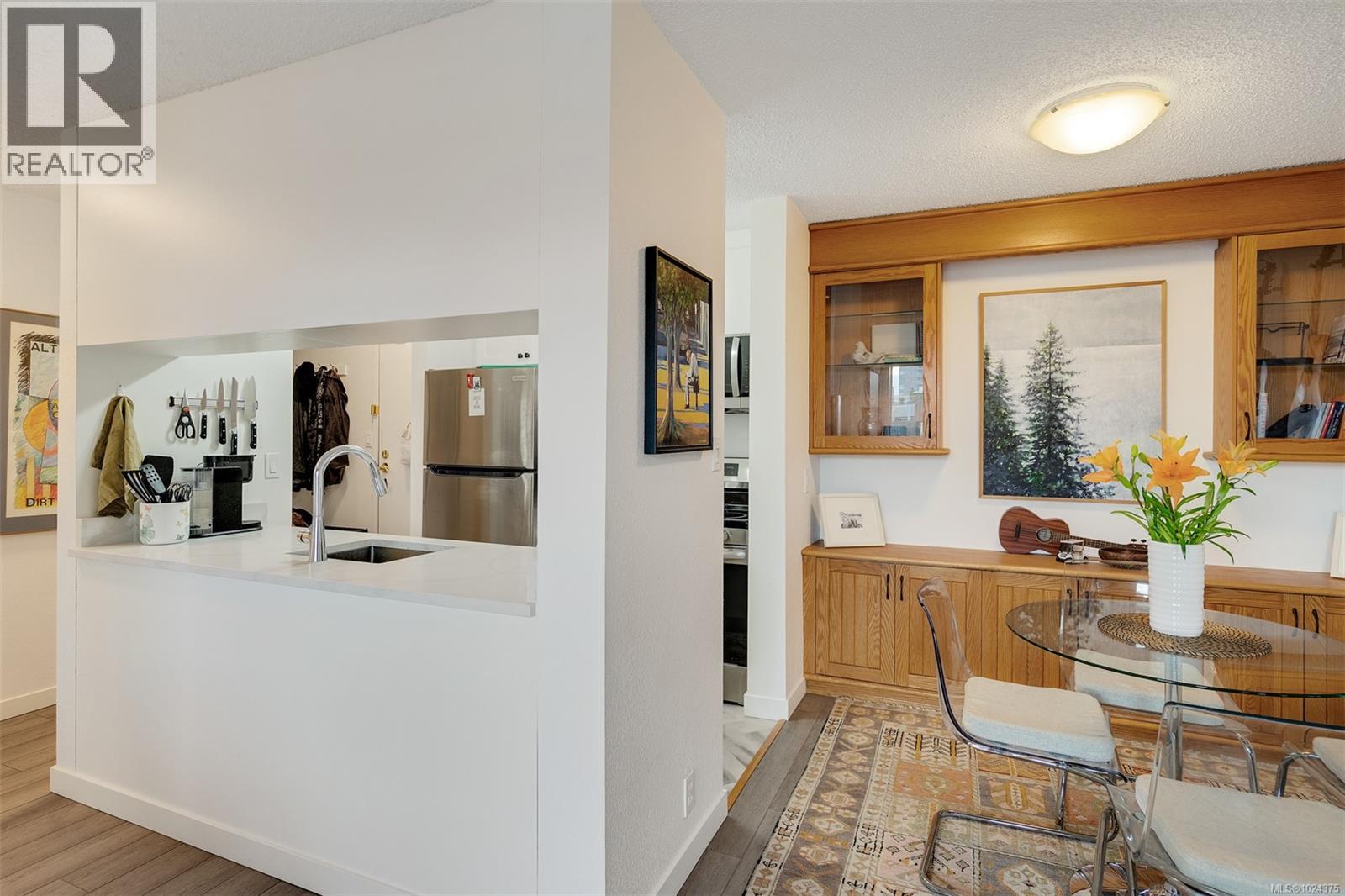 401 1630 Quadra St, Victoria