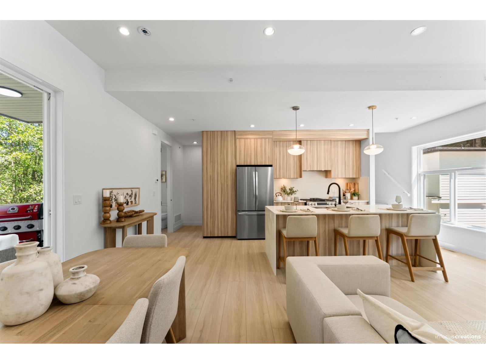 8 8924 CEDAR STREET, Mission