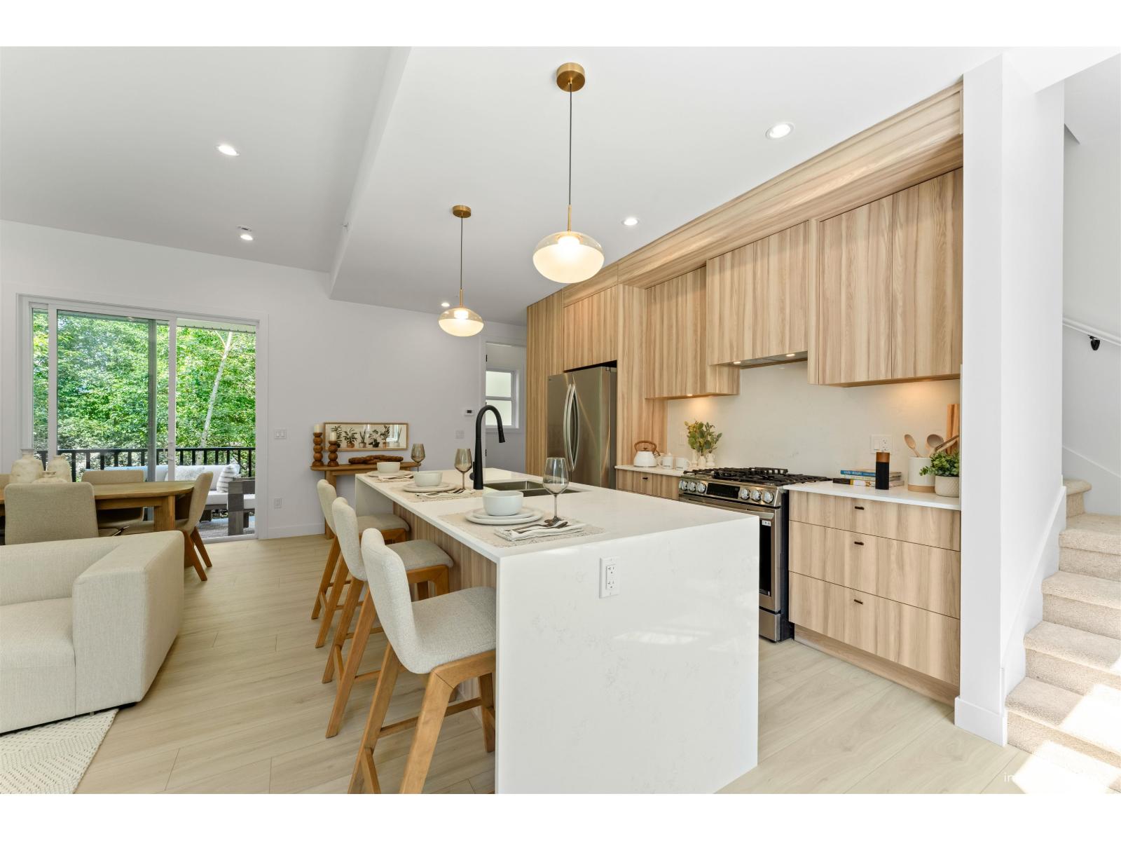 8 8924 CEDAR STREET, Mission