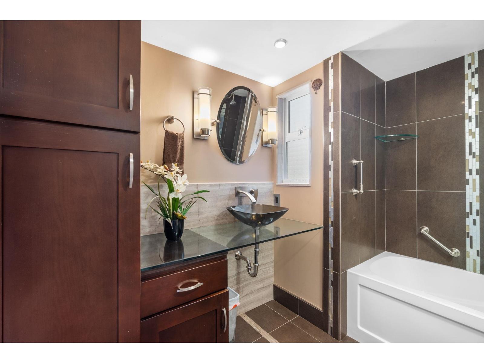 101 15041 PROSPECT AVENUE, White Rock