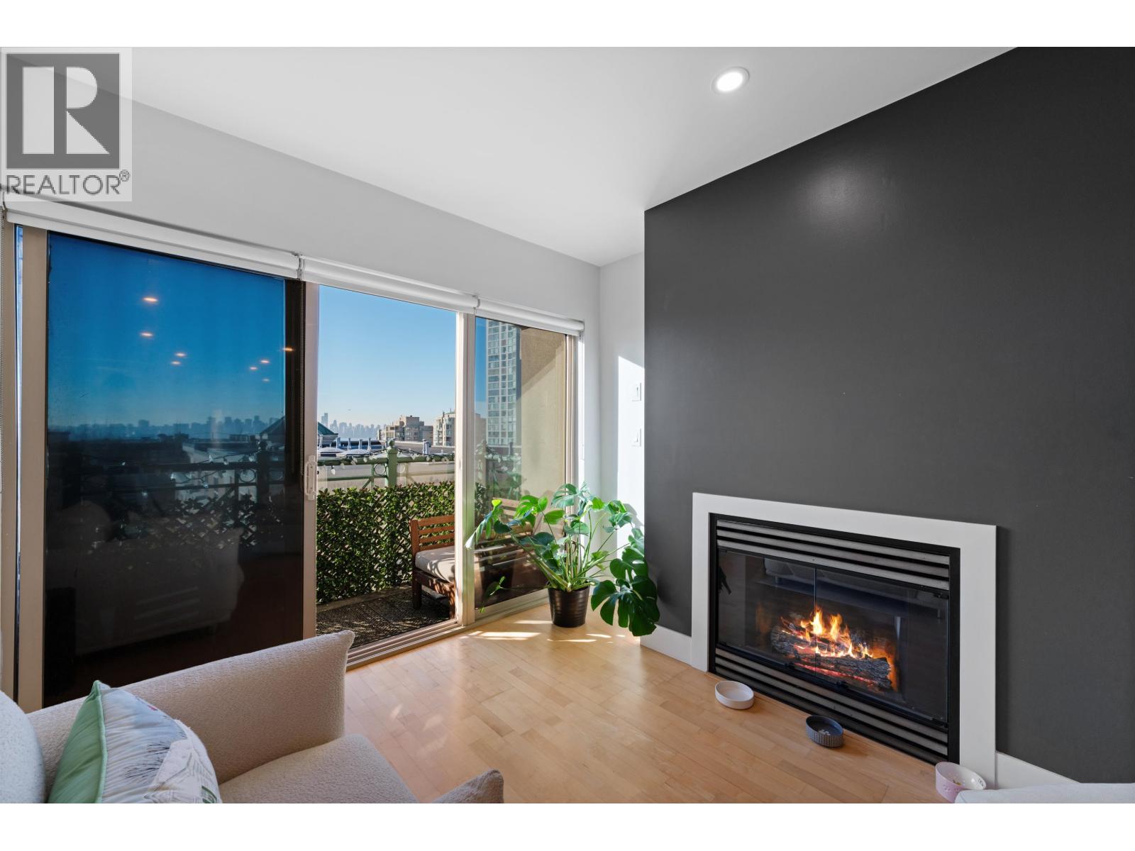 414 332 LONSDALE AVENUE, North Vancouver