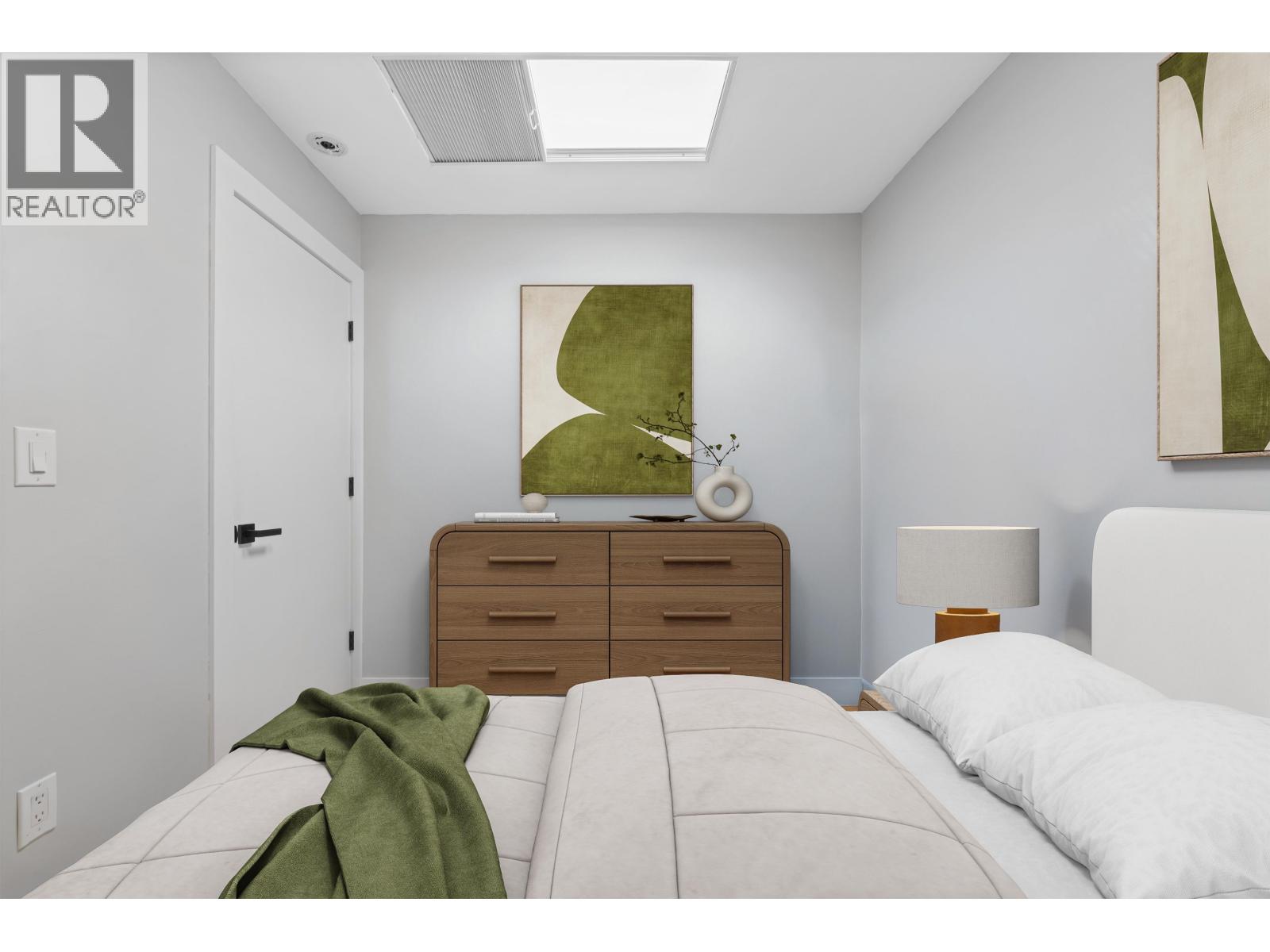 414 332 LONSDALE AVENUE, North Vancouver