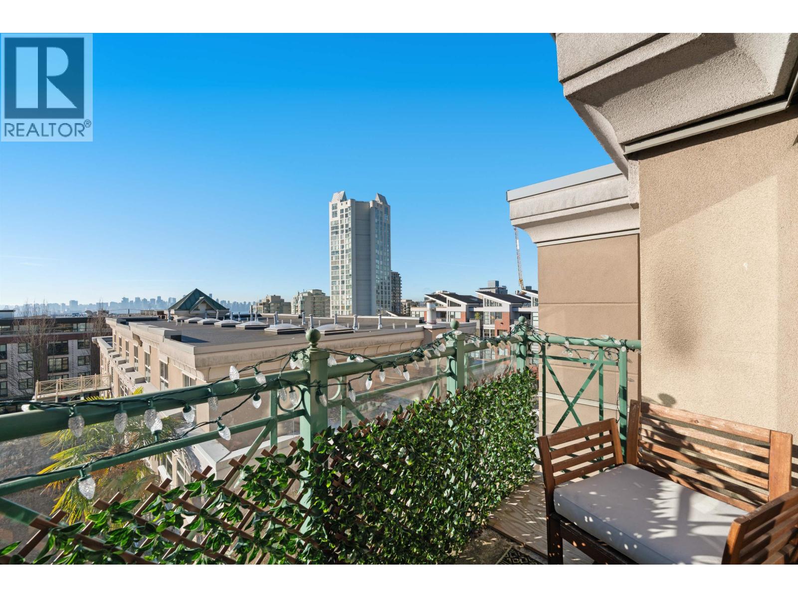 414 332 LONSDALE AVENUE, North Vancouver