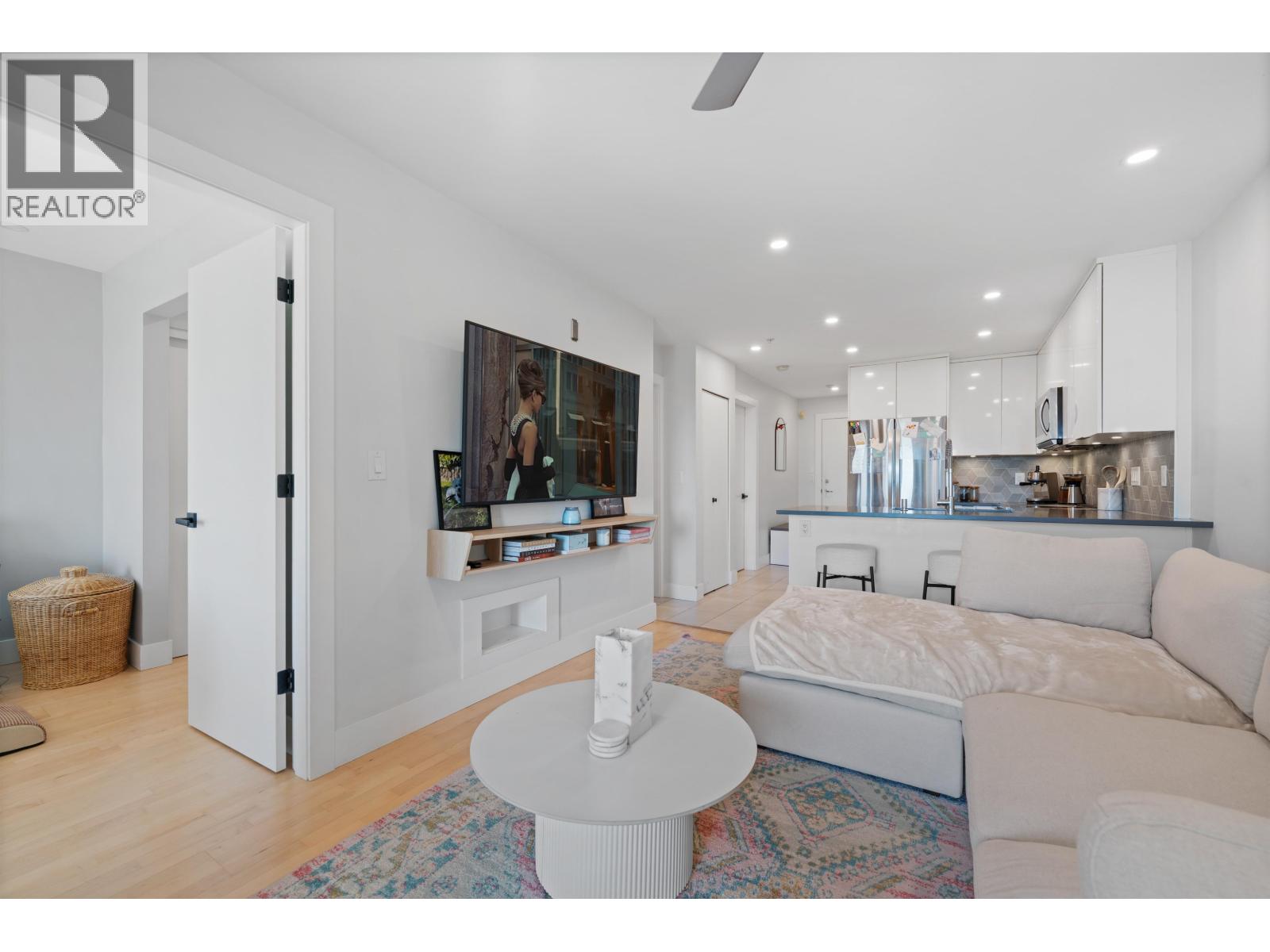 414 332 LONSDALE AVENUE, North Vancouver