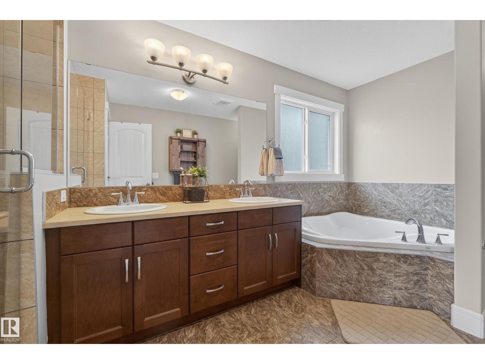 2 Ashmore Bay, Sherwood Park