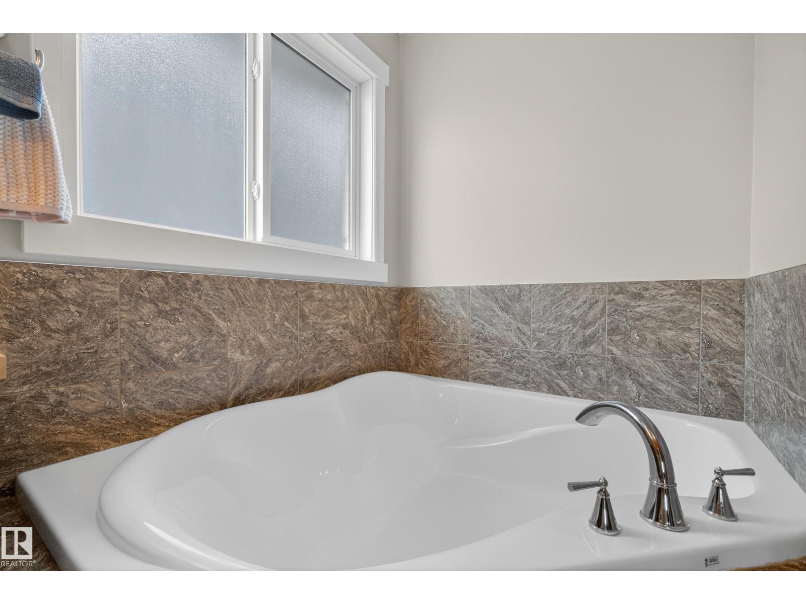 2 Ashmore Bay, Sherwood Park