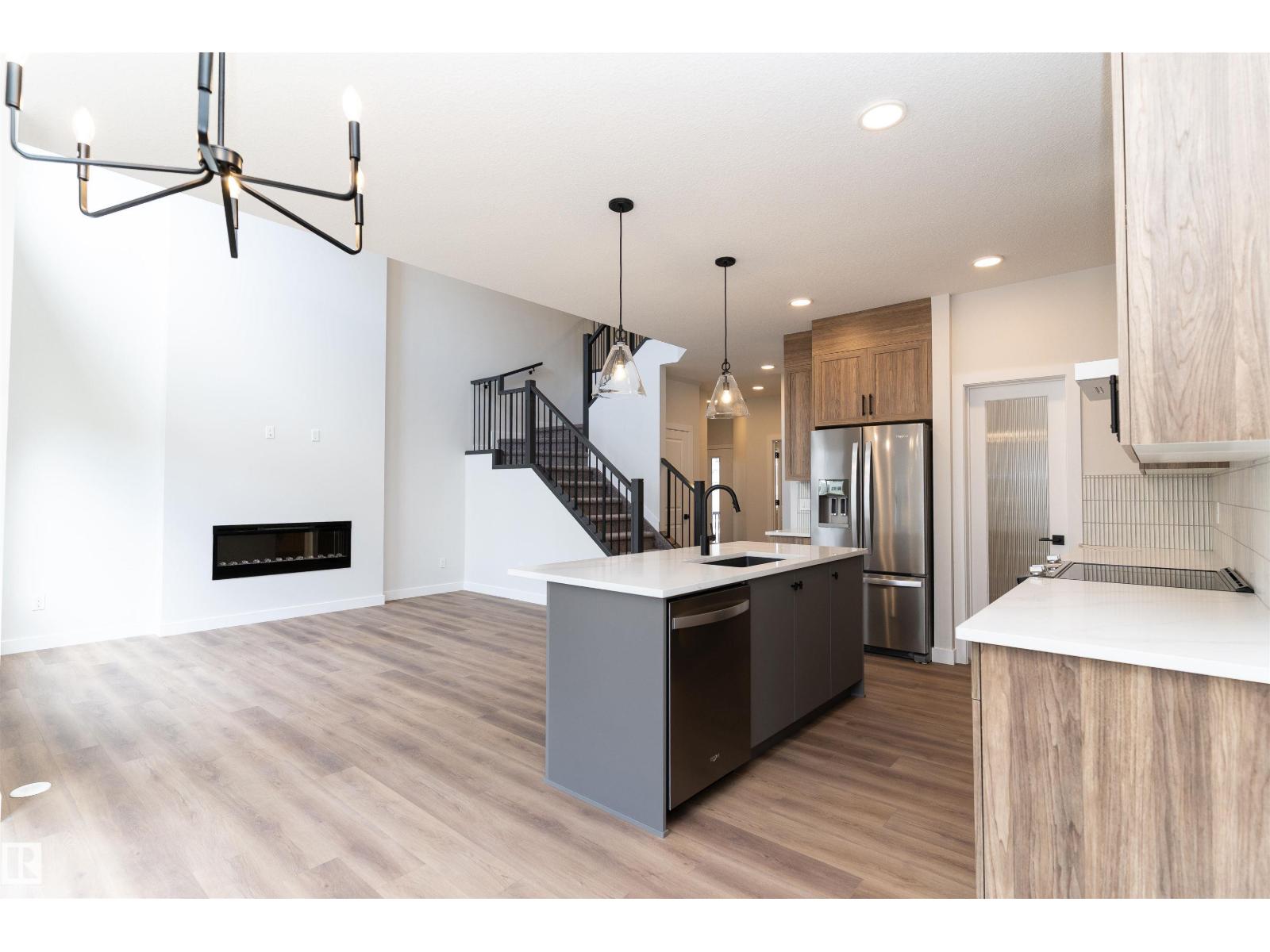 3026 DIXON LD SW - Main photo, Edmonton, Alberta