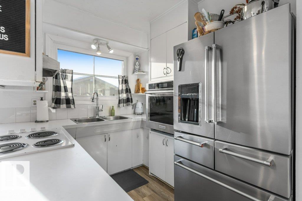 36 SUNSET BLVD, St. Albert